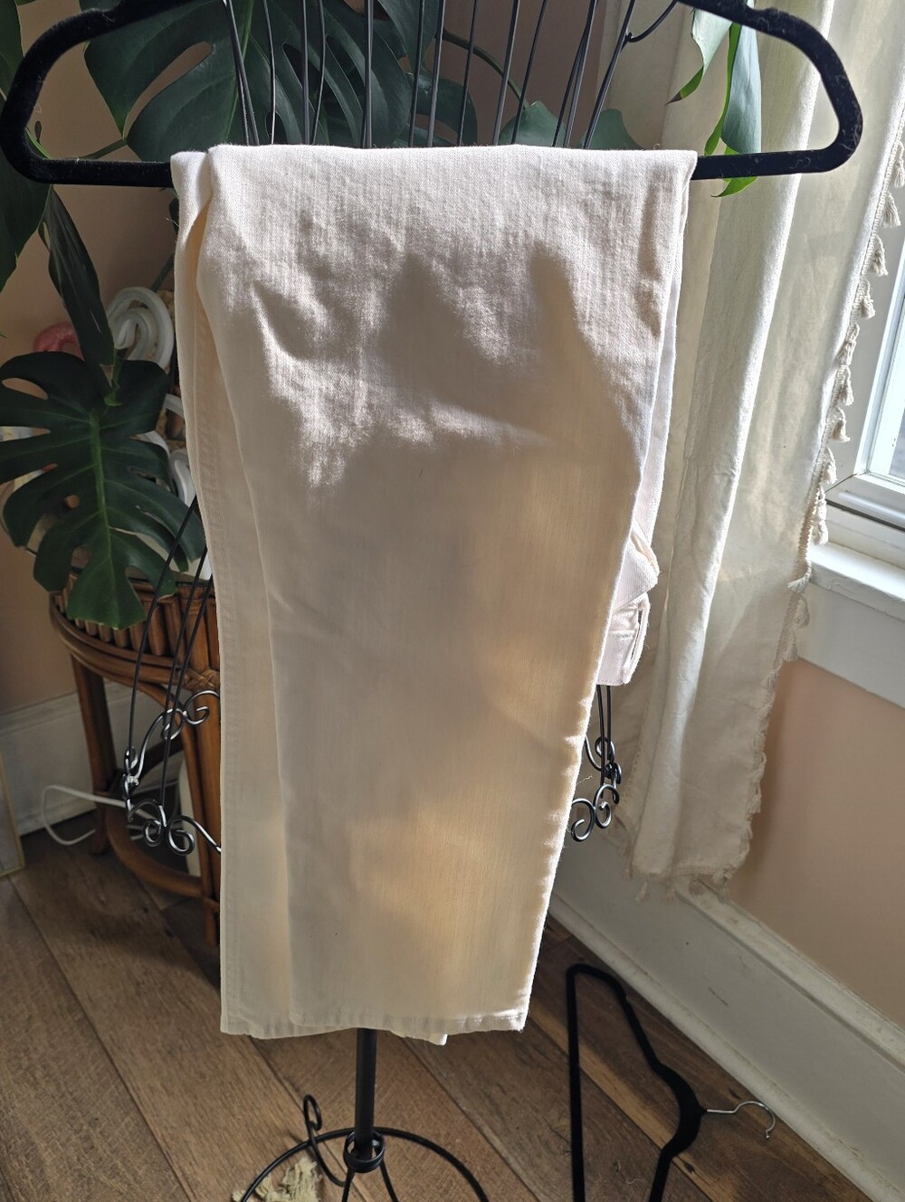 ✨ Banana Republic Washwell White Girlfriend Jeans | Size 31 / 12 Petite | Good ✨